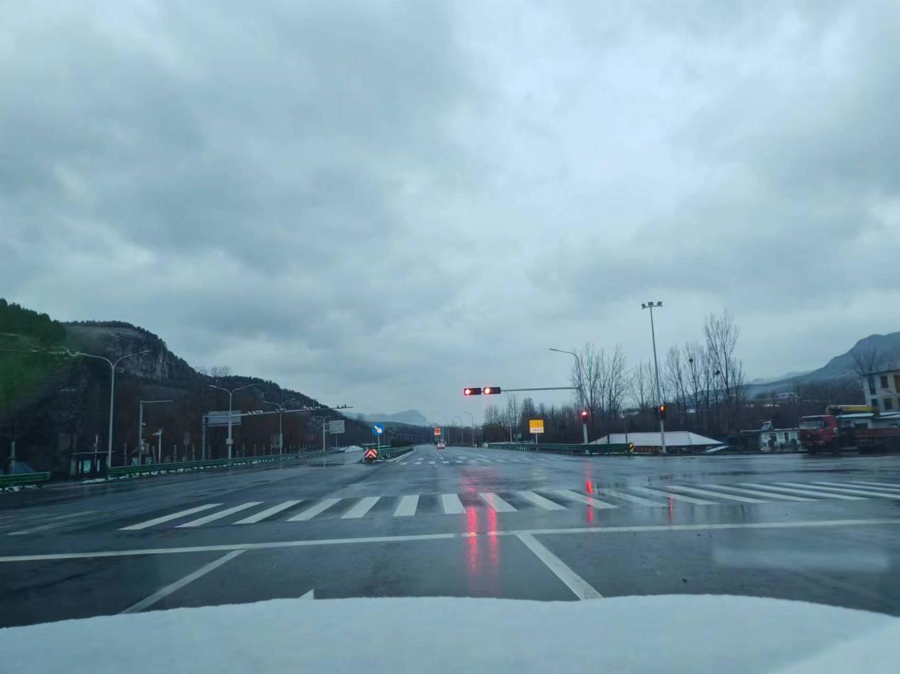 S103濟(jì)棗線市中紅符路口南至濟(jì)南泰安界段旅游公路項(xiàng)目信號(hào)燈、電警、監(jiān)控施工